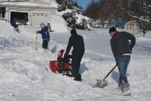 neighbors-helping-in-snow-removal
